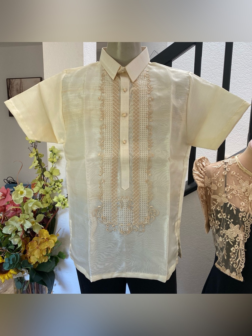 Classic Men's Barong Tagalog Short Sleeve Shirt in Cream